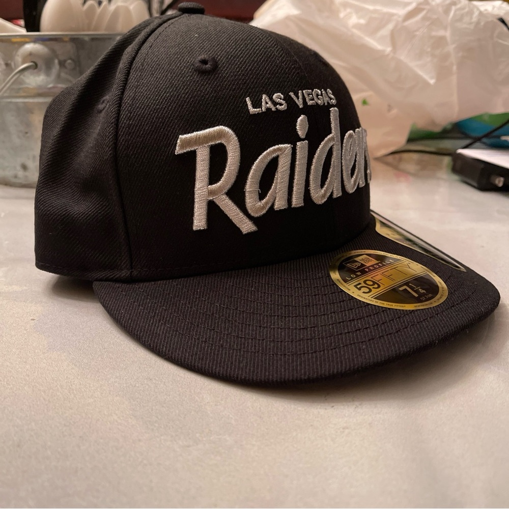 Las Vegas Raiders New Era Omaha Script Low Profile 59FIFTY Fitted Hat 7 1/4 NEW